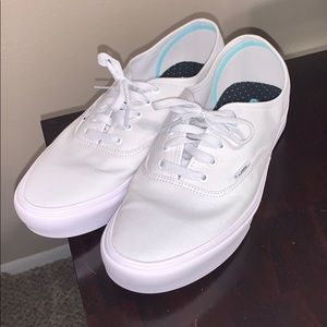 Vans ComfyCush white low top classics - size 13